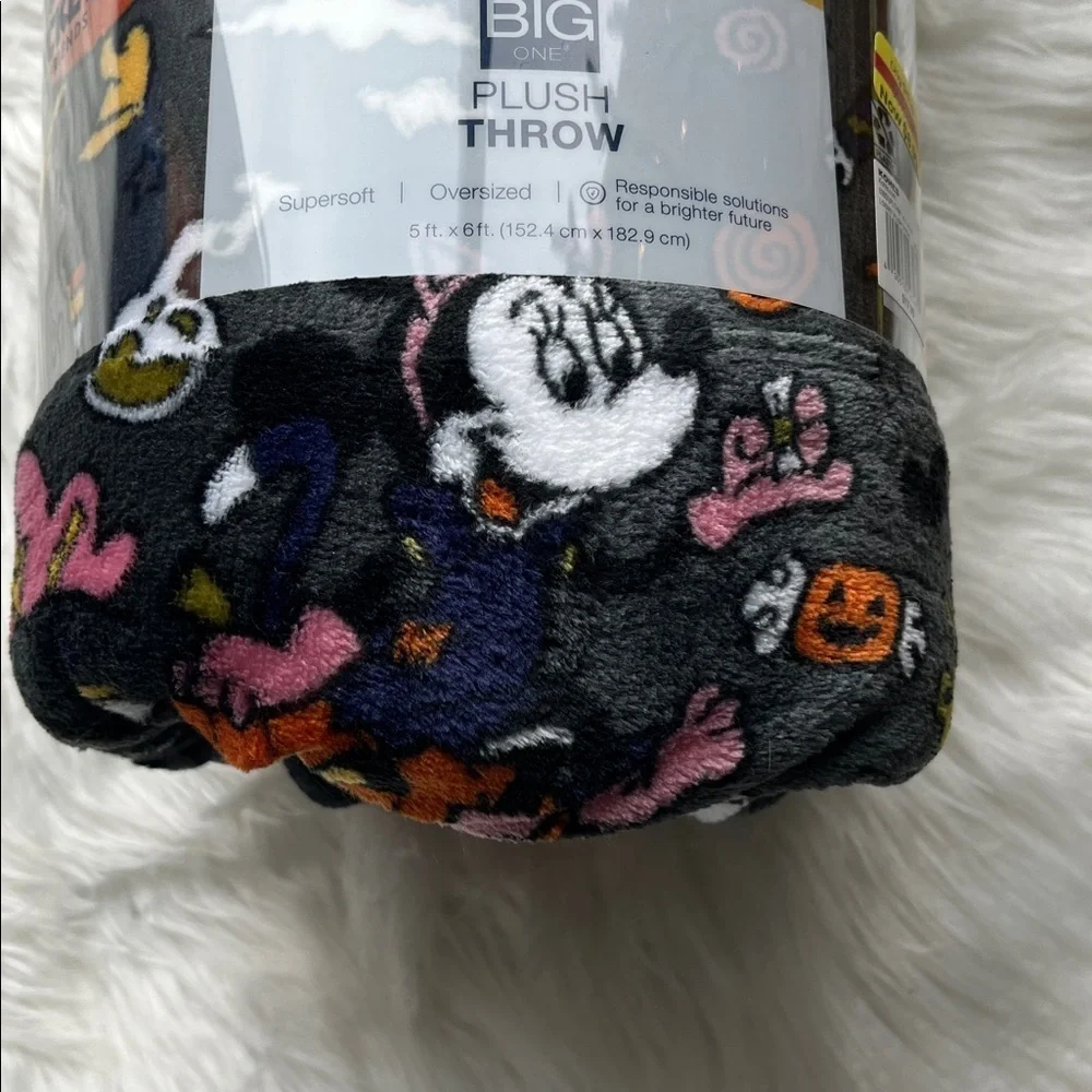 🆕Disney Mickey and Friends Halloween Plush Throw Blanket Oversized